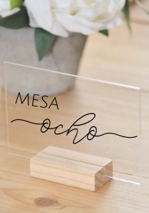 Meseros de metacrilato personalizados para boda – Números o nombres de mesa